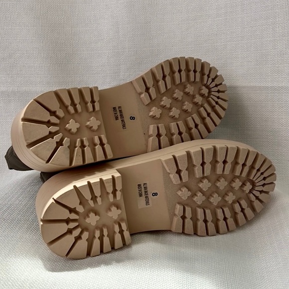 NWT: DV by Dolce Vita Paola boots with lug sole - Picture 7 of 7